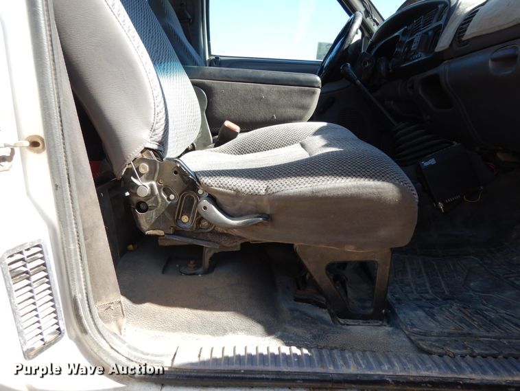 image for item DJ8208 2001 Dodge Ram 3500  winch truck