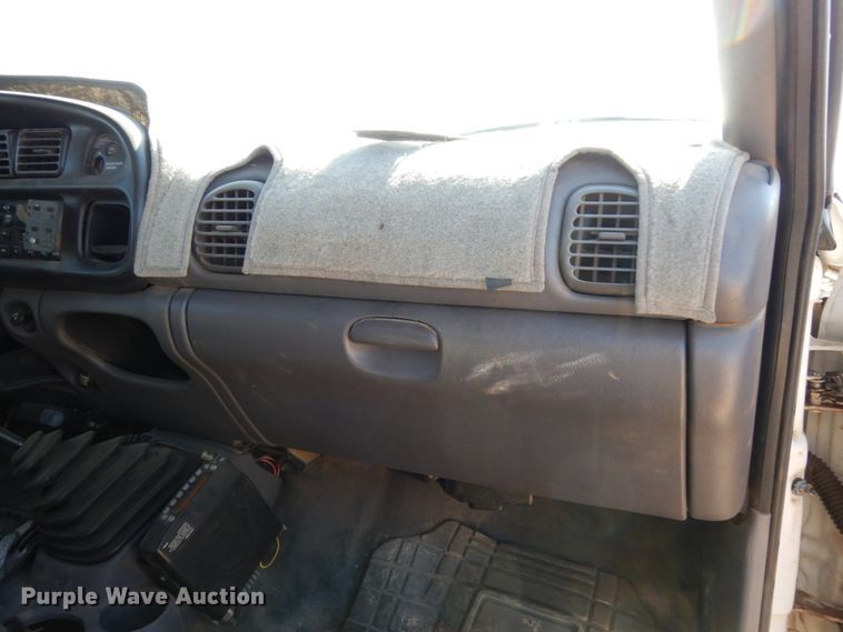 image for item DJ8208 2001 Dodge Ram 3500  winch truck