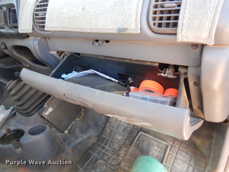 image for item DJ8208 2001 Dodge Ram 3500  winch truck