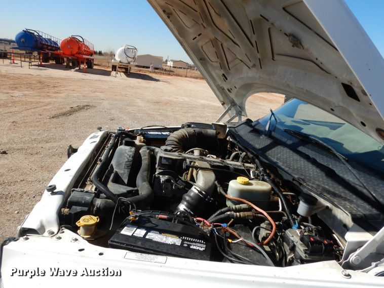 image for item DJ8208 2001 Dodge Ram 3500  winch truck