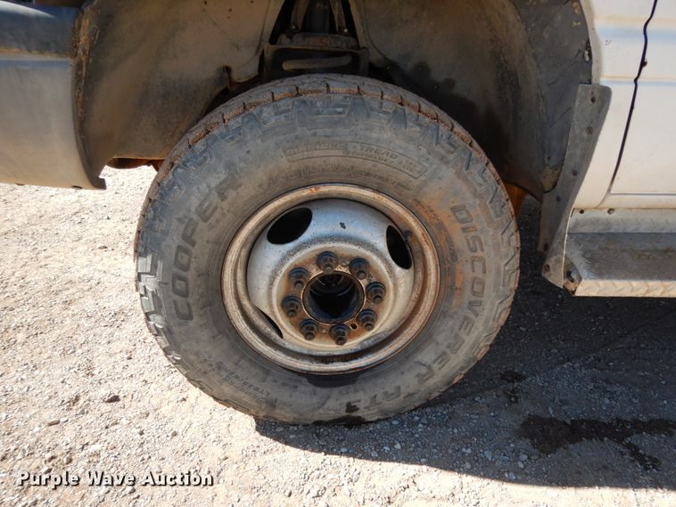 image for item DJ8208 2001 Dodge Ram 3500  winch truck