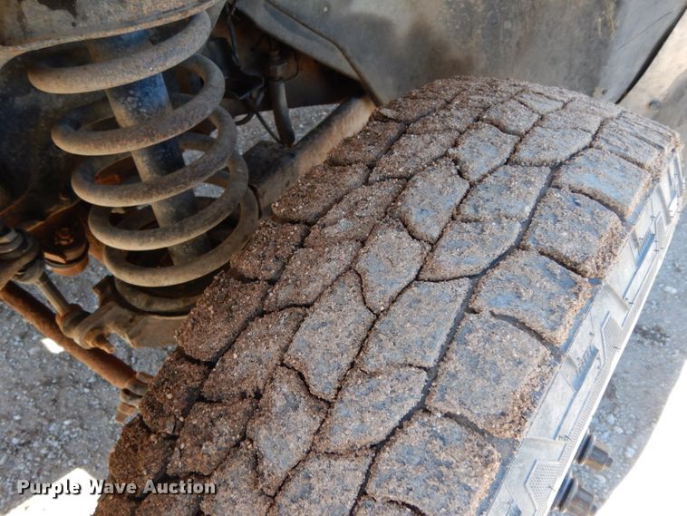 image for item DJ8208 2001 Dodge Ram 3500  winch truck