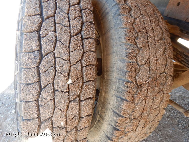 image for item DJ8208 2001 Dodge Ram 3500  winch truck