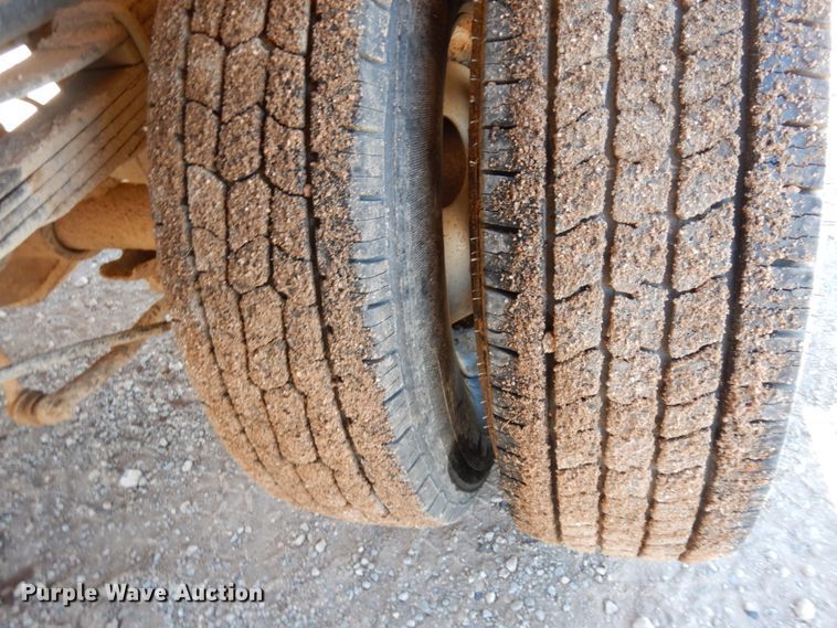 image for item DJ8208 2001 Dodge Ram 3500  winch truck