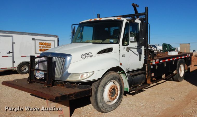 image for item DJ8212 2004 International 4300  winch truck