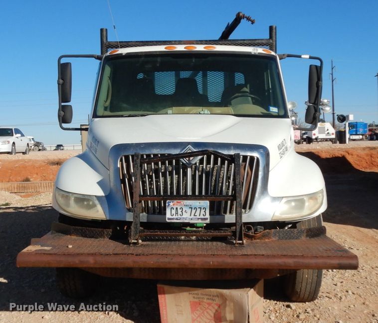 image for item DJ8212 2004 International 4300  winch truck