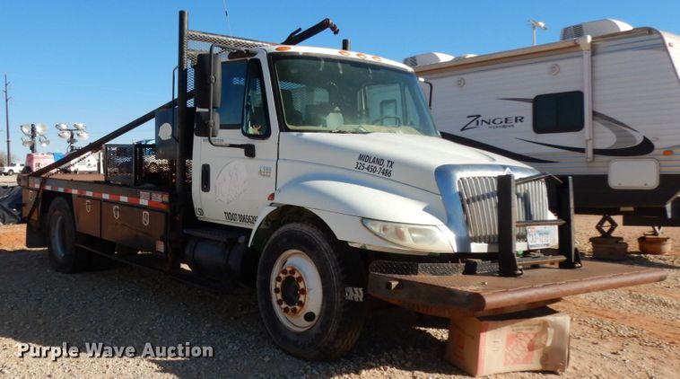 image for item DJ8212 2004 International 4300  winch truck