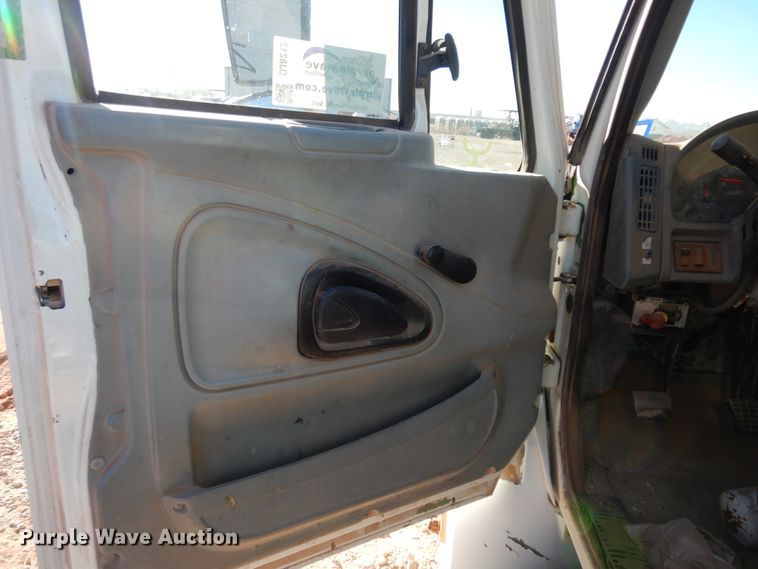 image for item DJ8212 2004 International 4300  winch truck