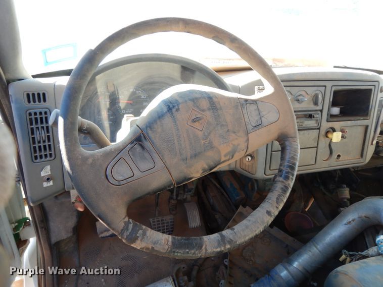 image for item DJ8212 2004 International 4300  winch truck