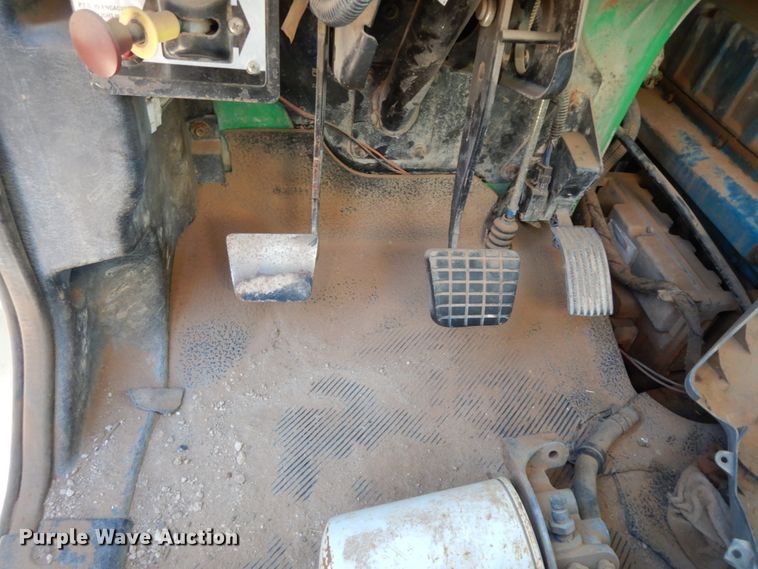 image for item DJ8212 2004 International 4300  winch truck