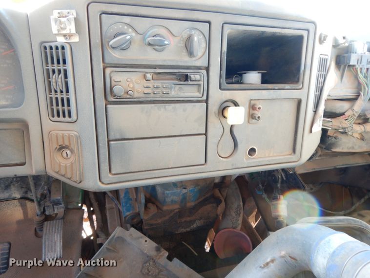 image for item DJ8212 2004 International 4300  winch truck