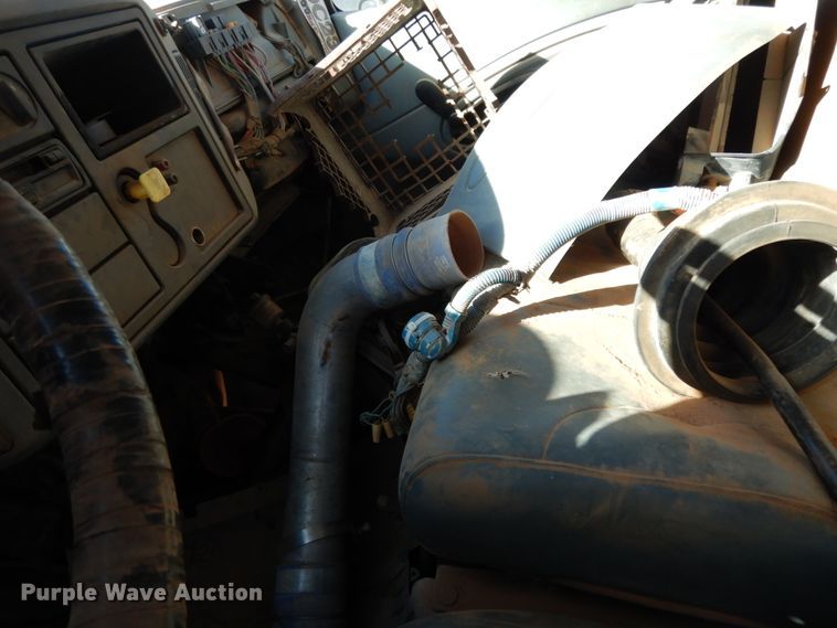 image for item DJ8212 2004 International 4300  winch truck