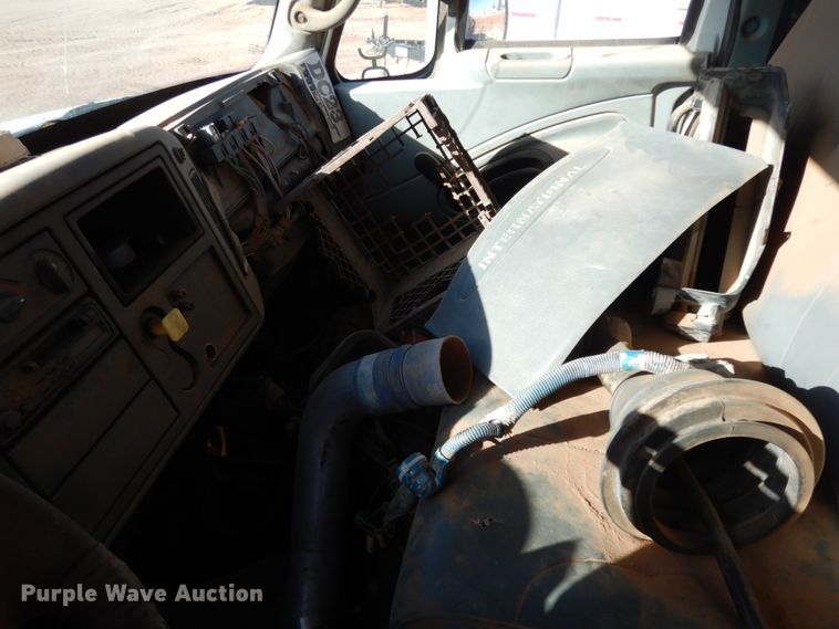 image for item DJ8212 2004 International 4300  winch truck