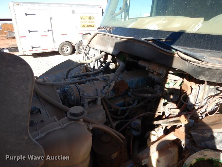 image for item DJ8212 2004 International 4300  winch truck