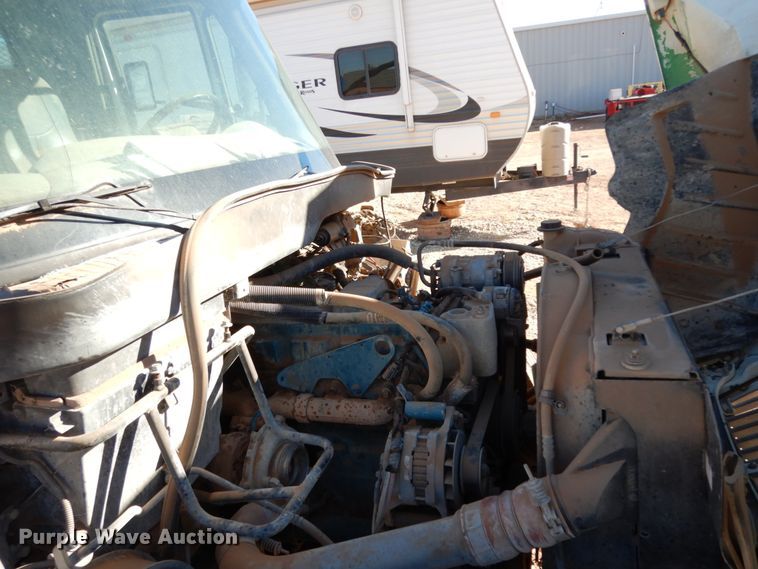 image for item DJ8212 2004 International 4300  winch truck