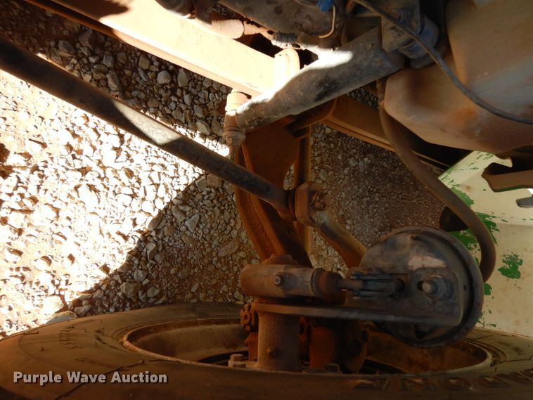 image for item DJ8212 2004 International 4300  winch truck