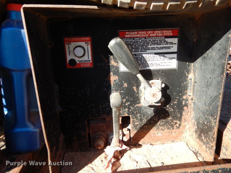 image for item DJ8212 2004 International 4300  winch truck