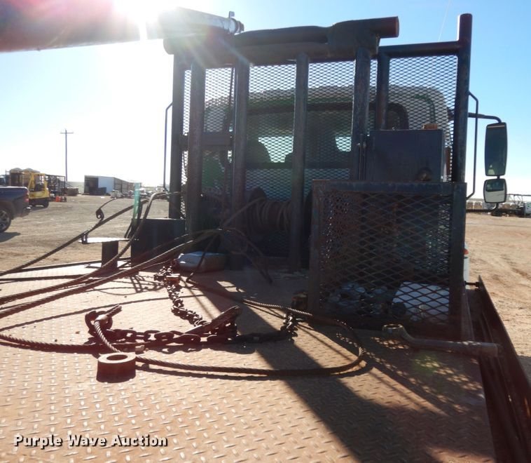 image for item DJ8212 2004 International 4300  winch truck