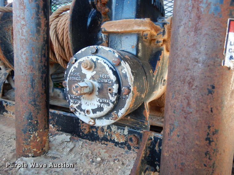 image for item DJ8212 2004 International 4300  winch truck