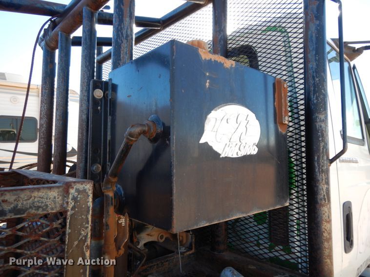 image for item DJ8212 2004 International 4300  winch truck