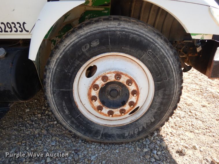 image for item DJ8212 2004 International 4300  winch truck