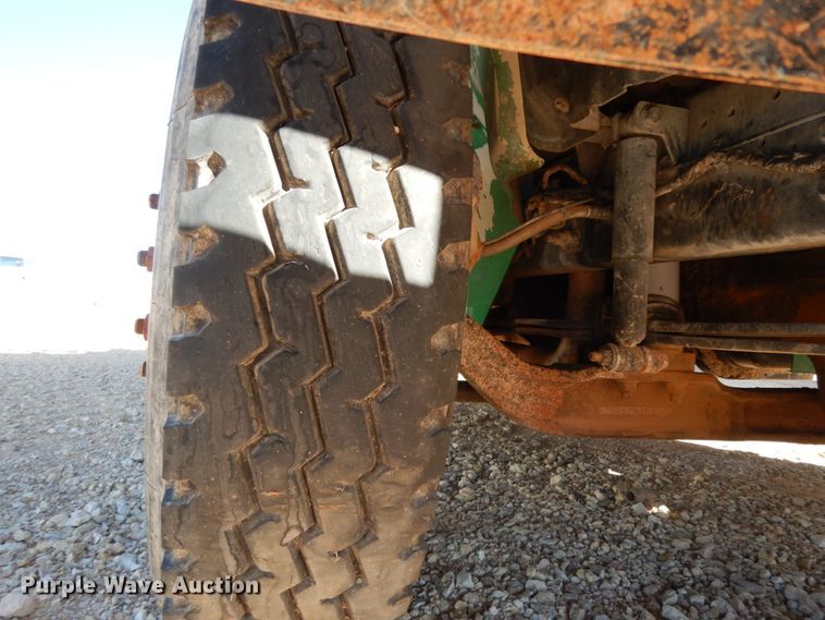 image for item DJ8212 2004 International 4300  winch truck