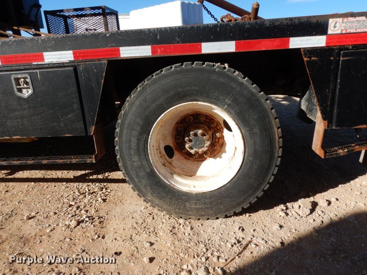 image for item DJ8212 2004 International 4300  winch truck