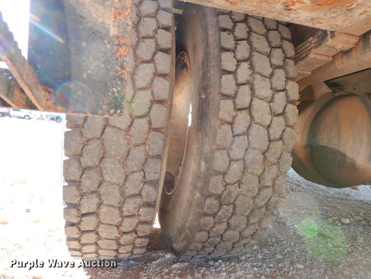 image for item DJ8212 2004 International 4300  winch truck