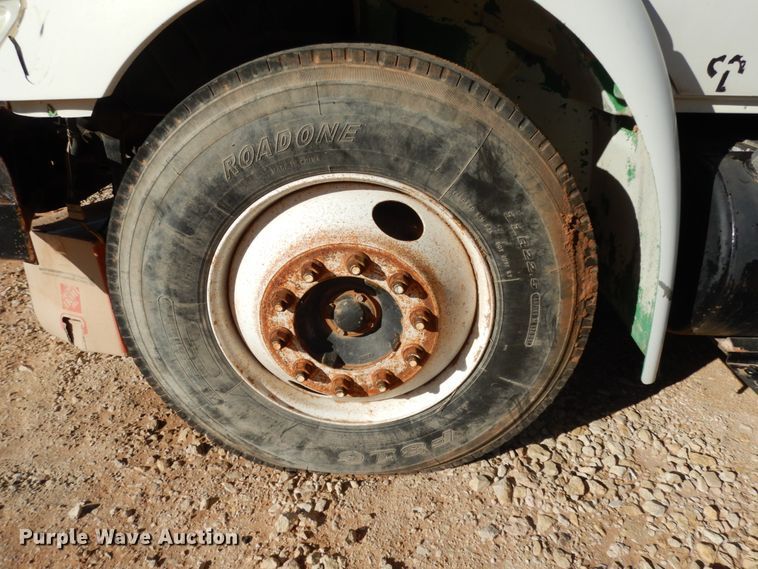 image for item DJ8212 2004 International 4300  winch truck