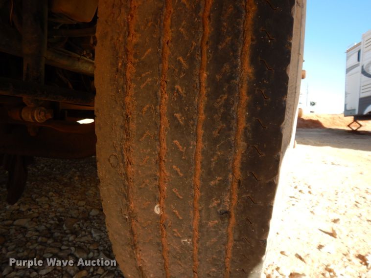 image for item DJ8212 2004 International 4300  winch truck