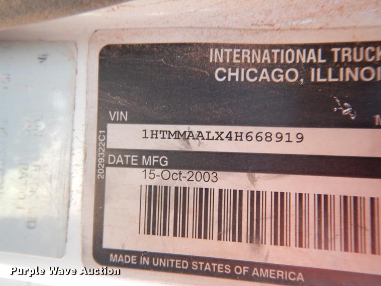 image for item DJ8212 2004 International 4300  winch truck