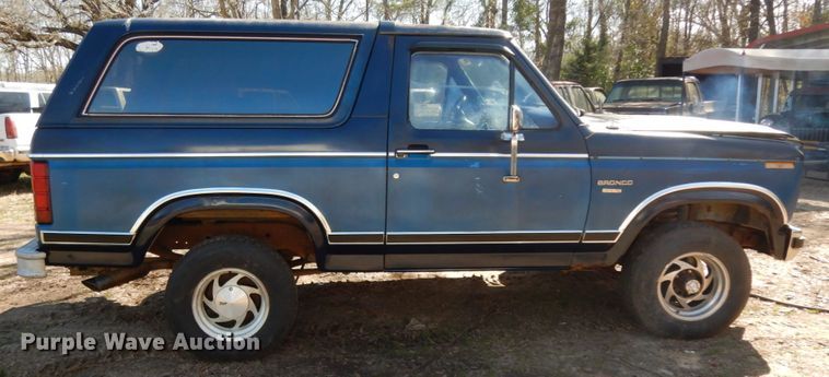 image for item DJ8228 1984 Ford Bronco  SUV