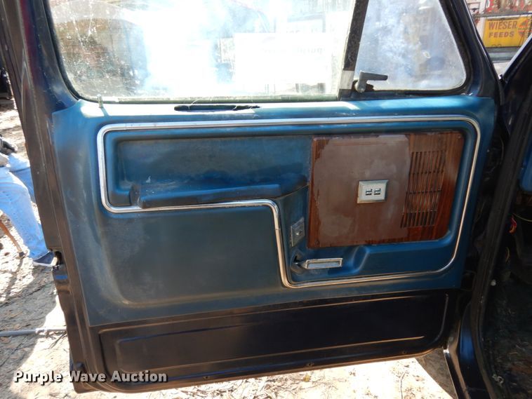 image for item DJ8228 1984 Ford Bronco  SUV