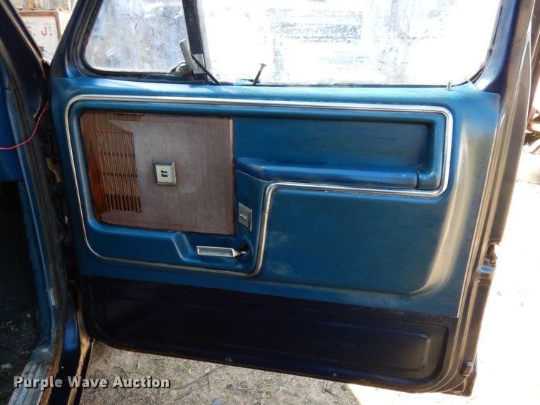 image for item DJ8228 1984 Ford Bronco  SUV
