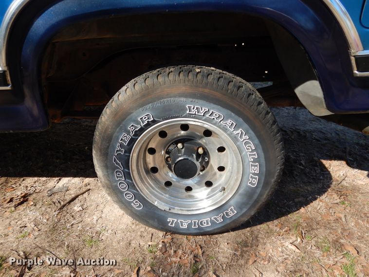 image for item DJ8228 1984 Ford Bronco  SUV