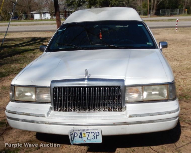 image for item DJ8229 1994 Lincoln Town Car hearse