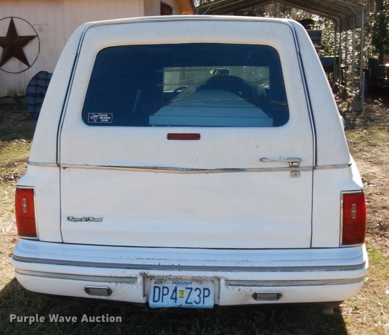 image for item DJ8229 1994 Lincoln Town Car hearse