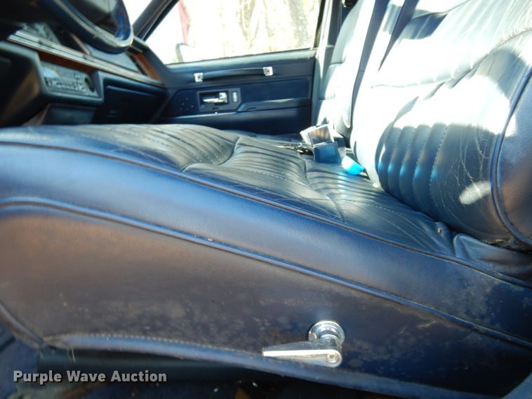 image for item DJ8229 1994 Lincoln Town Car hearse