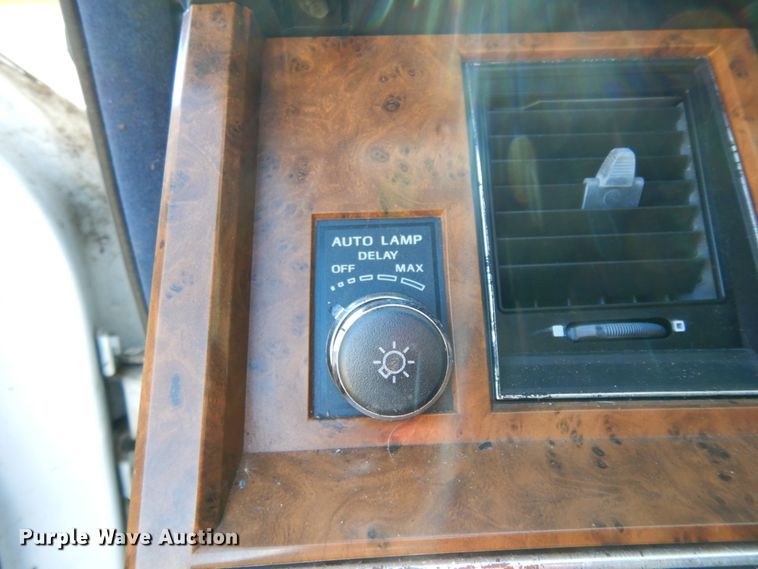 image for item DJ8229 1994 Lincoln Town Car hearse