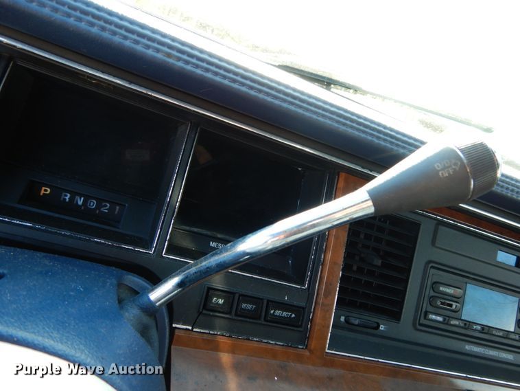 image for item DJ8229 1994 Lincoln Town Car hearse