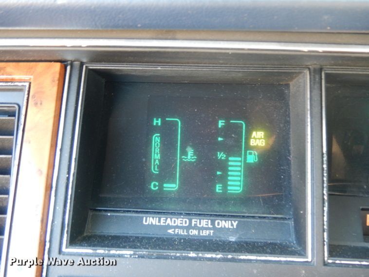 image for item DJ8229 1994 Lincoln Town Car hearse