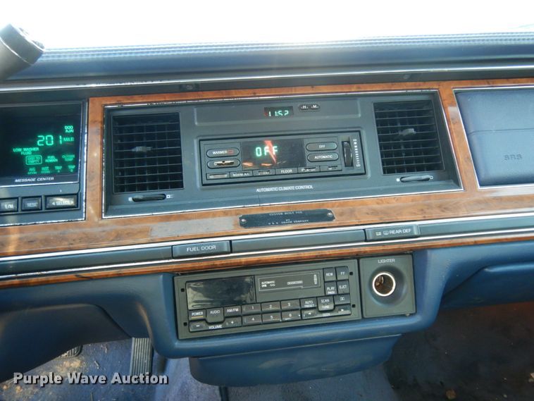 image for item DJ8229 1994 Lincoln Town Car hearse