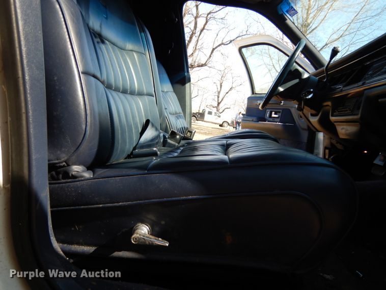 image for item DJ8229 1994 Lincoln Town Car hearse