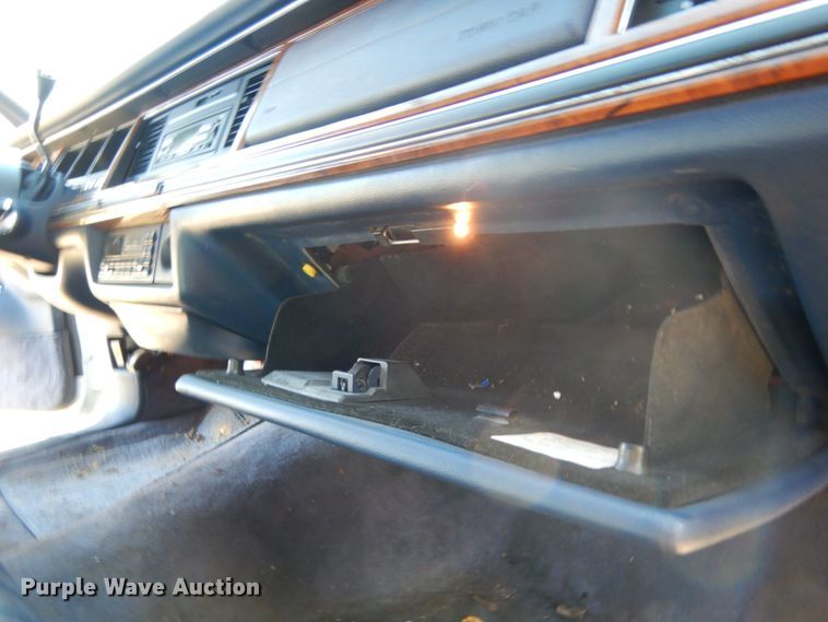 image for item DJ8229 1994 Lincoln Town Car hearse