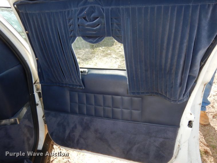 image for item DJ8229 1994 Lincoln Town Car hearse