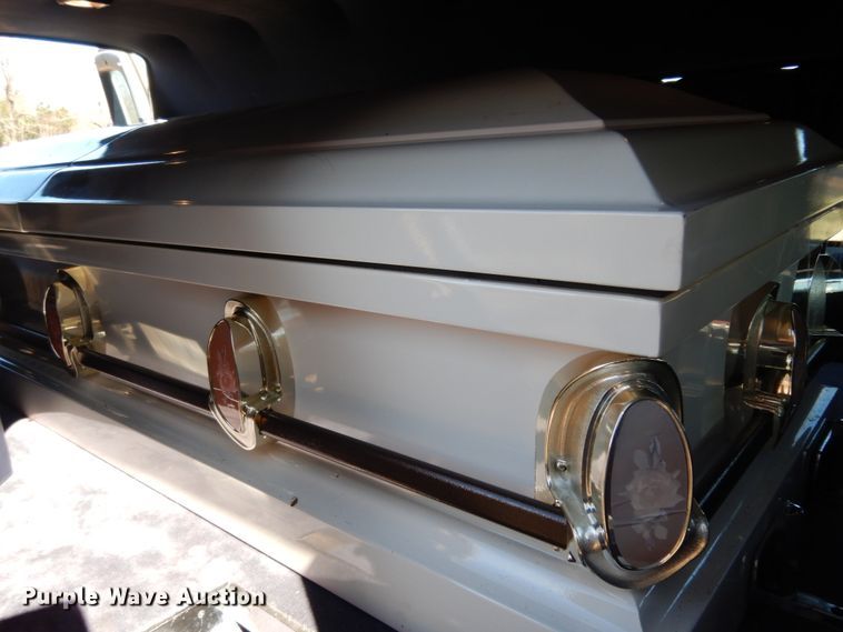 image for item DJ8229 1994 Lincoln Town Car hearse