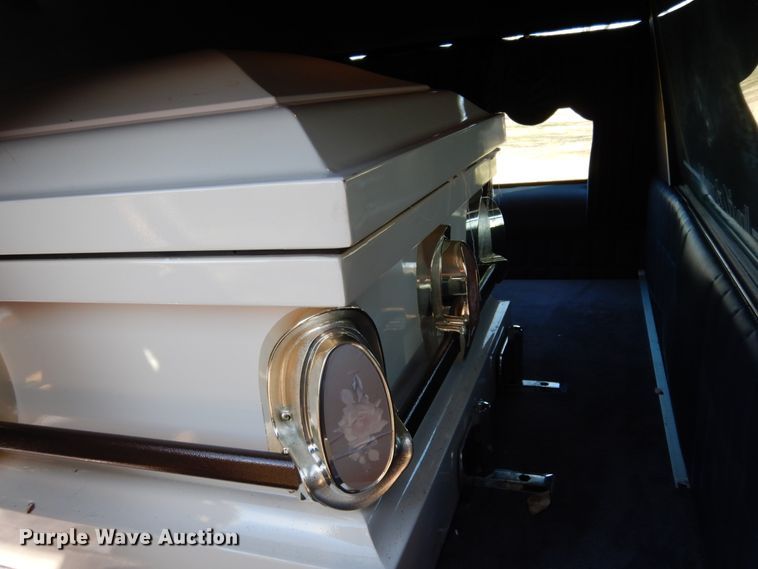 image for item DJ8229 1994 Lincoln Town Car hearse