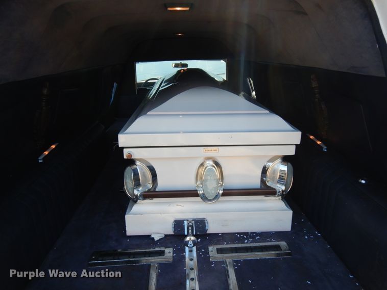 image for item DJ8229 1994 Lincoln Town Car hearse