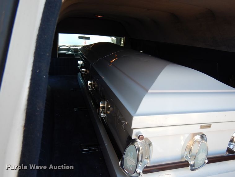 image for item DJ8229 1994 Lincoln Town Car hearse