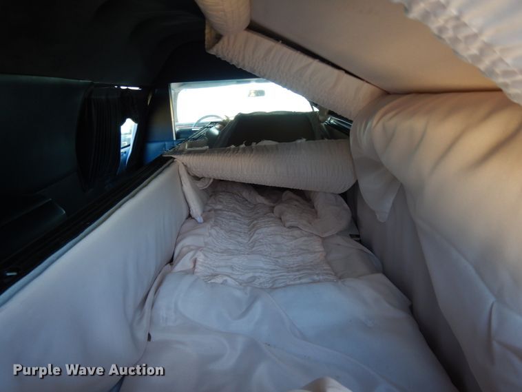 image for item DJ8229 1994 Lincoln Town Car hearse